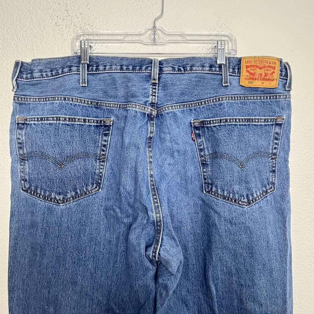 Levi's 550 Jeans Mens 48x30 Blue Denim Cotton Stretch Medium Wash Relaxed Fit - Picture 7 of 16